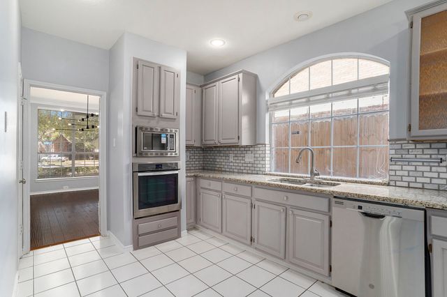 6119 Fox Hunt Drive, Arlington, TX 76001