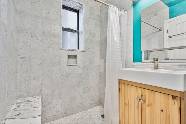 466 Commonwealth Ave 204, Boston, MA 02215