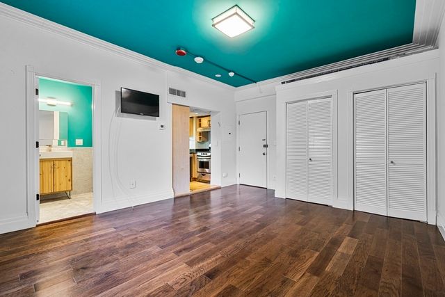 466 Commonwealth Ave 204, Boston, MA 02215
