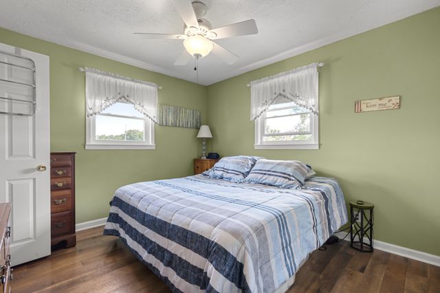 968 Old Nashville Hwy, Mc Ewen, TN 37101