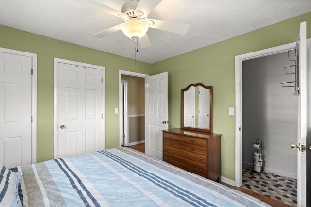 968 Old Nashville Hwy, Mc Ewen, TN 37101