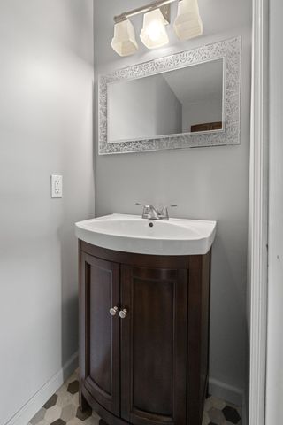 968 Old Nashville Hwy, Mc Ewen, TN 37101