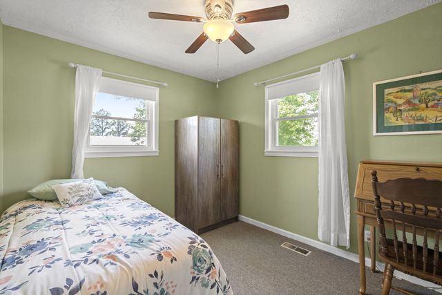 968 Old Nashville Hwy, Mc Ewen, TN 37101