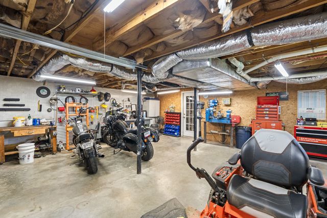 968 Old Nashville Hwy, Mc Ewen, TN 37101