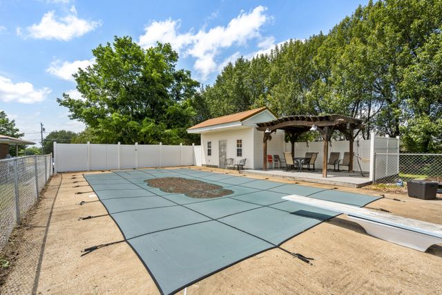 968 Old Nashville Hwy, Mc Ewen, TN 37101