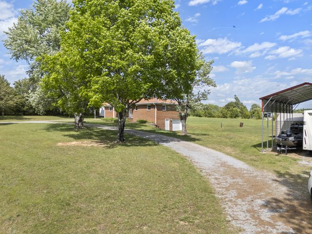968 Old Nashville Hwy, Mc Ewen, TN 37101