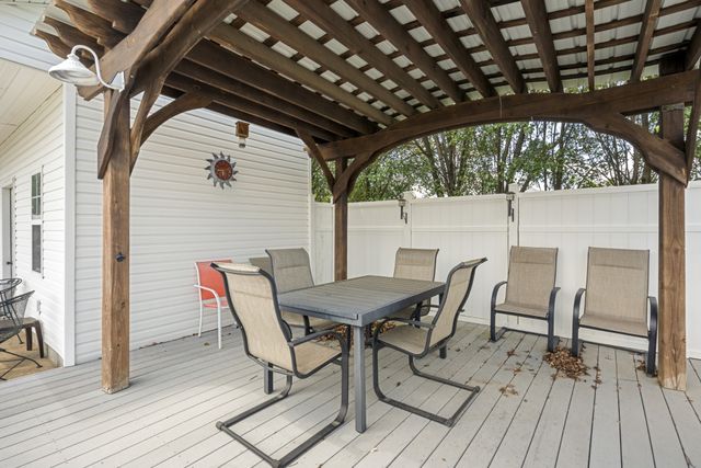 968 Old Nashville Hwy, Mc Ewen, TN 37101