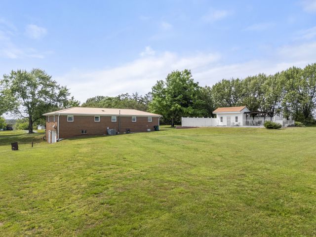 968 Old Nashville Hwy, Mc Ewen, TN 37101