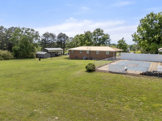 968 Old Nashville Hwy, Mc Ewen, TN 37101