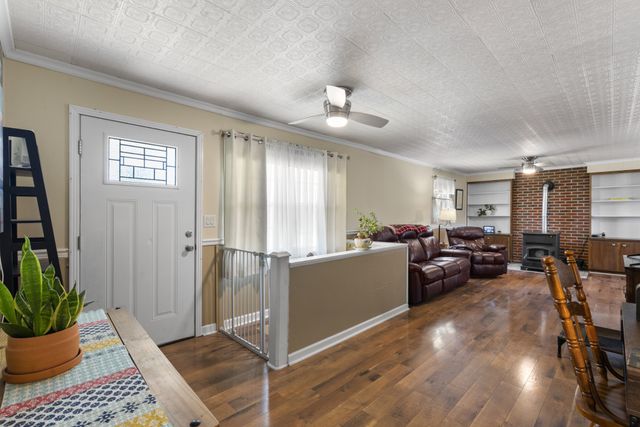 968 Old Nashville Hwy, Mc Ewen, TN 37101
