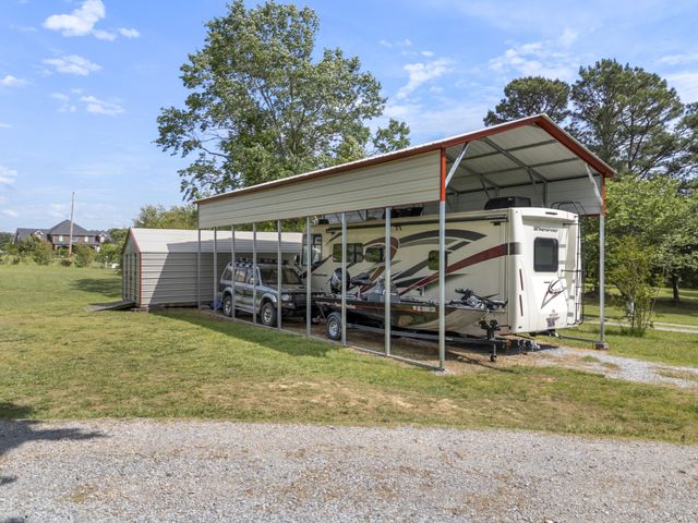 968 Old Nashville Hwy, Mc Ewen, TN 37101