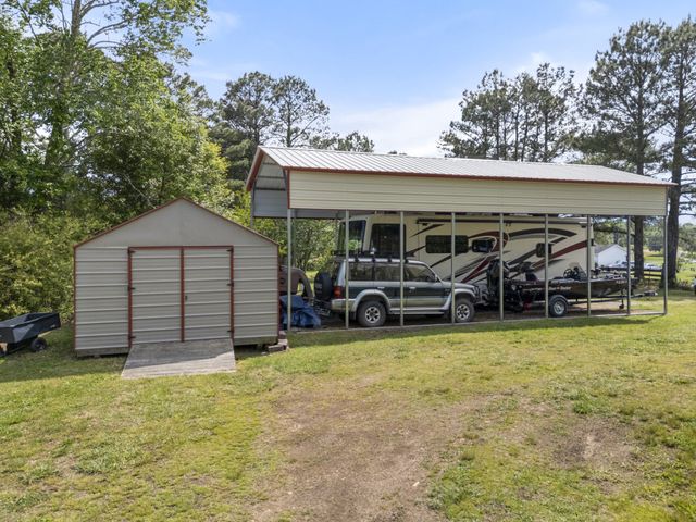 968 Old Nashville Hwy, Mc Ewen, TN 37101