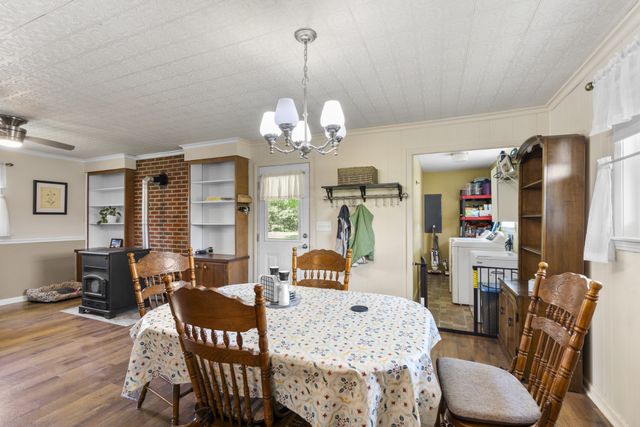 968 Old Nashville Hwy, Mc Ewen, TN 37101