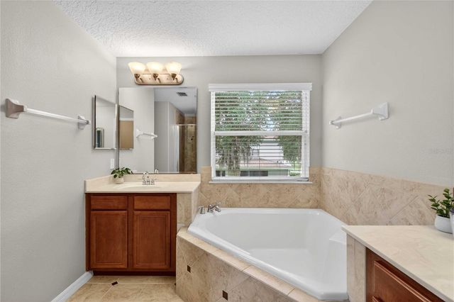 303 W BLUE WATER EDGE DRIVE, Eustis, FL 32736
