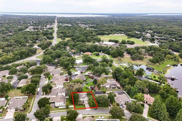 303 W BLUE WATER EDGE DRIVE, Eustis, FL 32736