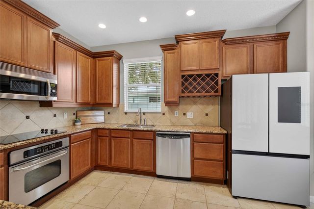 303 W BLUE WATER EDGE DRIVE, Eustis, FL 32736