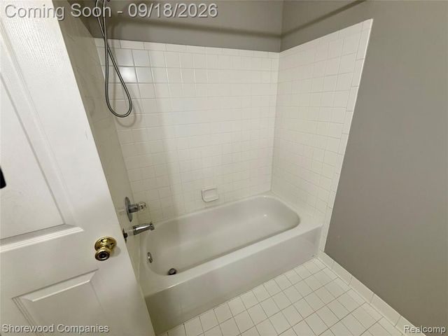16390 Chatham Drive 150, Macomb, MI 48044