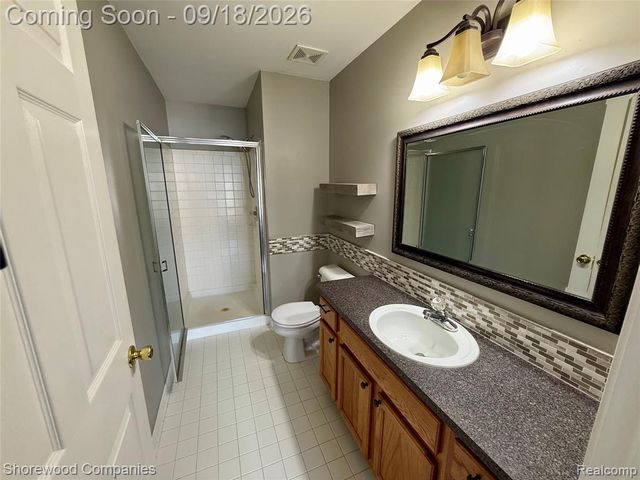 16390 Chatham Drive 150, Macomb, MI 48044