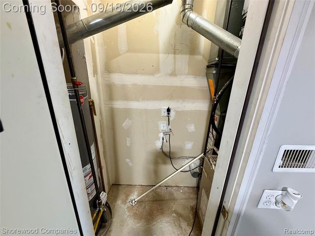 16390 Chatham Drive 150, Macomb, MI 48044