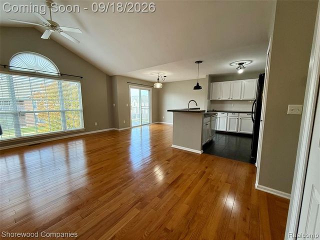 16390 Chatham Drive 150, Macomb, MI 48044