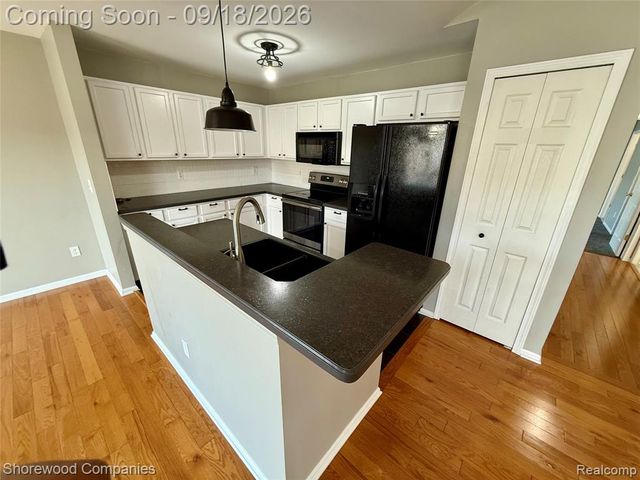 16390 Chatham Drive 150, Macomb, MI 48044