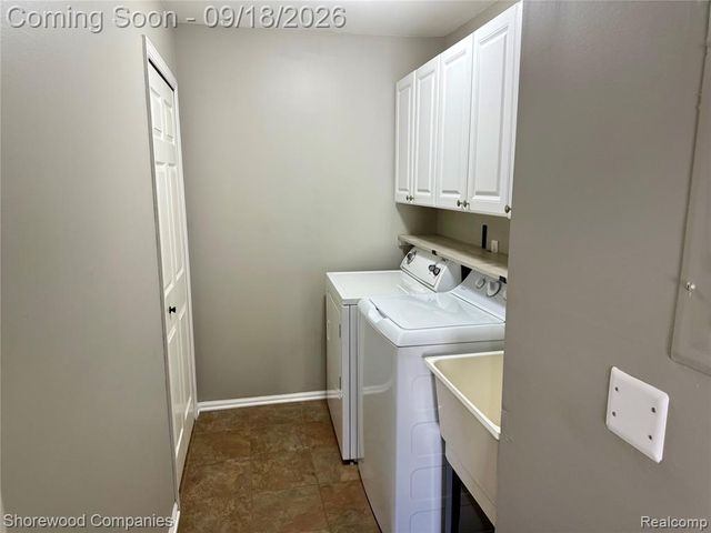 16390 Chatham Drive 150, Macomb, MI 48044