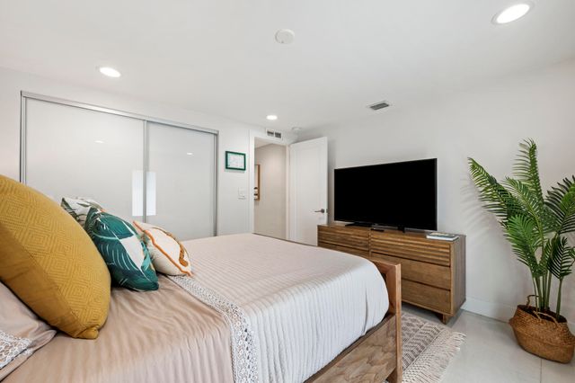 2112 NE 32nd Avenue, Fort Lauderdale, FL 33305