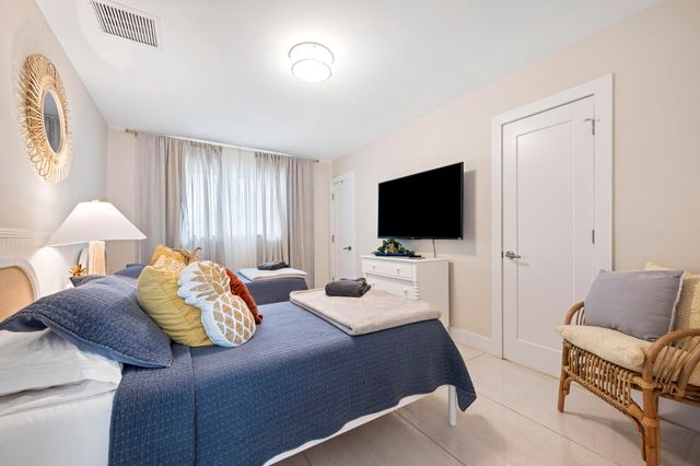 2112 NE 32nd Avenue, Fort Lauderdale, FL 33305