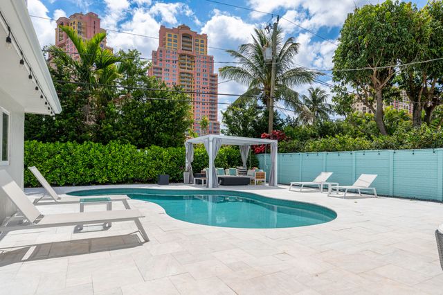 2112 NE 32nd Avenue, Fort Lauderdale, FL 33305