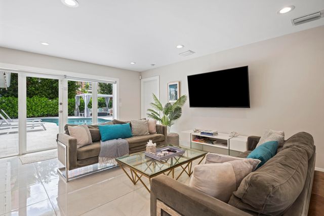 2112 NE 32nd Avenue, Fort Lauderdale, FL 33305