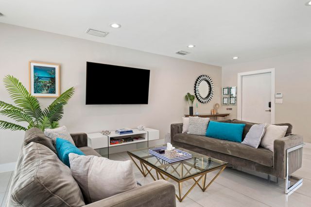 2112 NE 32nd Avenue, Fort Lauderdale, FL 33305