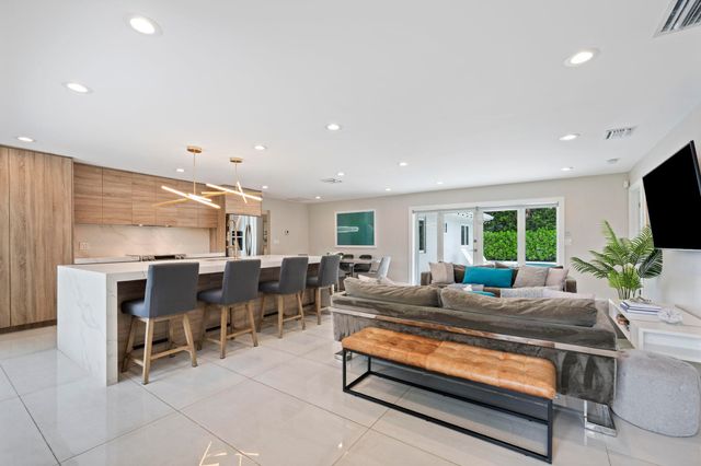 2112 NE 32nd Avenue, Fort Lauderdale, FL 33305