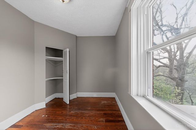 2525 Homestead Place, Cincinnati, OH 45211