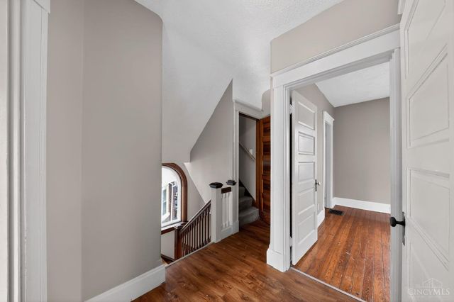 2525 Homestead Place, Cincinnati, OH 45211