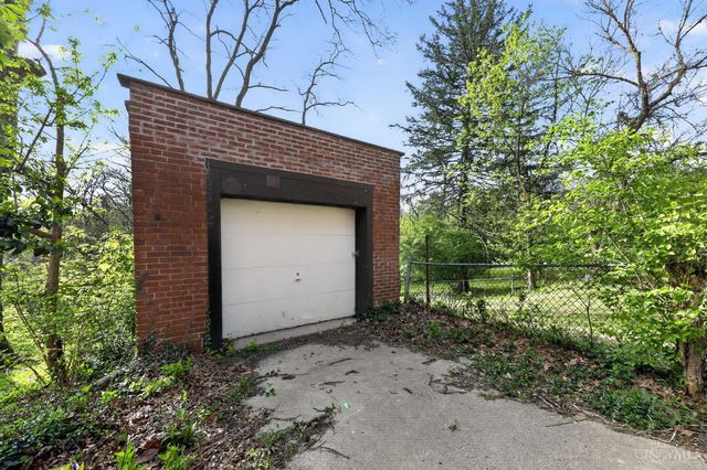 2525 Homestead Place, Cincinnati, OH 45211