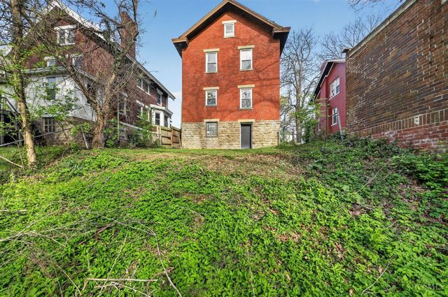 2525 Homestead Place, Cincinnati, OH 45211