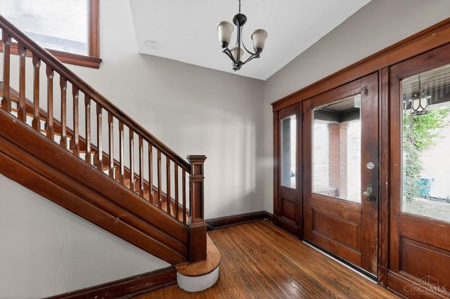 2525 Homestead Place, Cincinnati, OH 45211