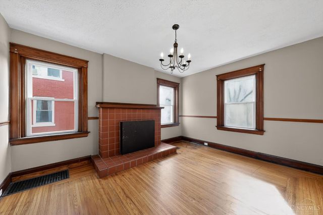 2525 Homestead Place, Cincinnati, OH 45211
