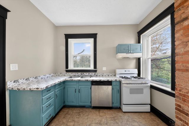 2525 Homestead Place, Cincinnati, OH 45211