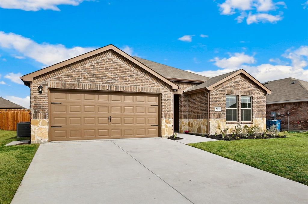 813 Twin Edge Drive, Royse City, TX 75189