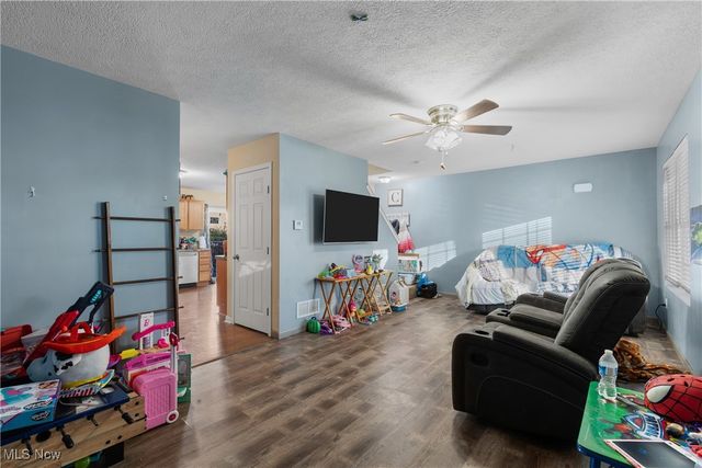 1860 Issaquah Street, Cuyahoga Falls, OH 44221