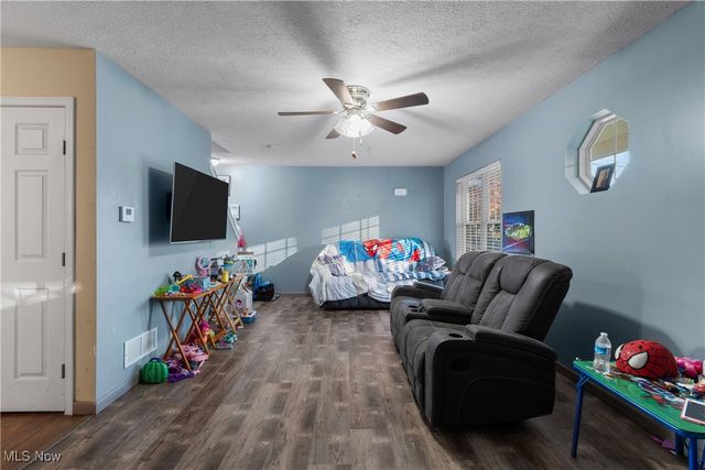 1860 Issaquah Street, Cuyahoga Falls, OH 44221