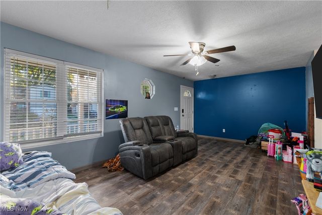 1860 Issaquah Street, Cuyahoga Falls, OH 44221