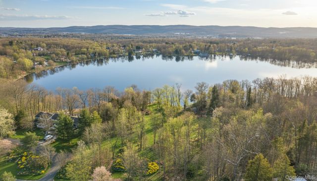 1006 Chelsea Cove S, Hopewell Junction, NY 12533