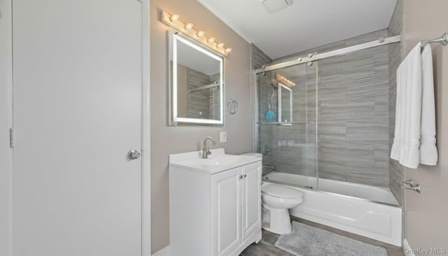 1006 Chelsea Cove S, Hopewell Junction, NY 12533