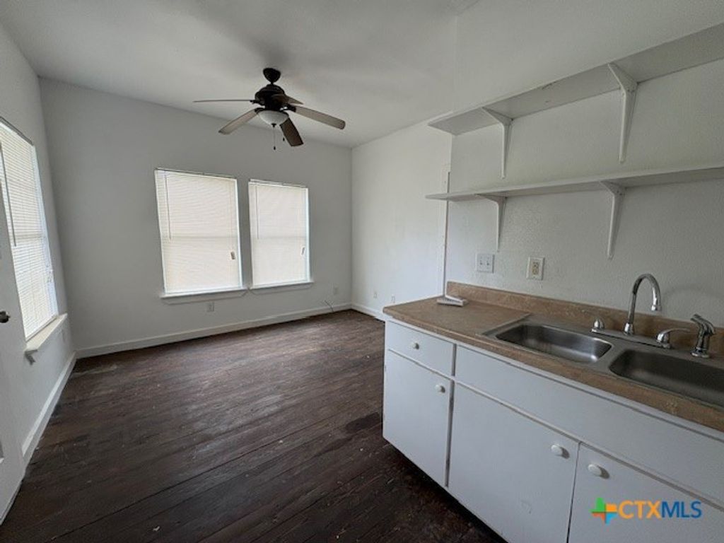 Image 22 of property listing at 1017 W Nueces Street, Victoria, TX 77901