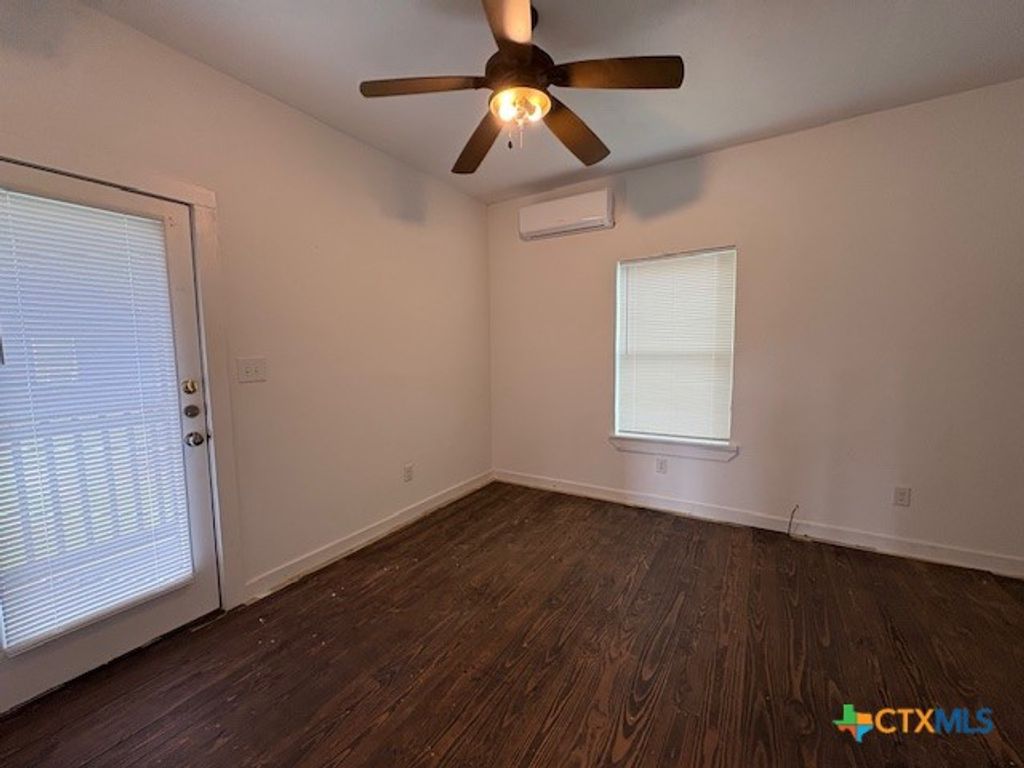 Image 24 of property listing at 1017 W Nueces Street, Victoria, TX 77901