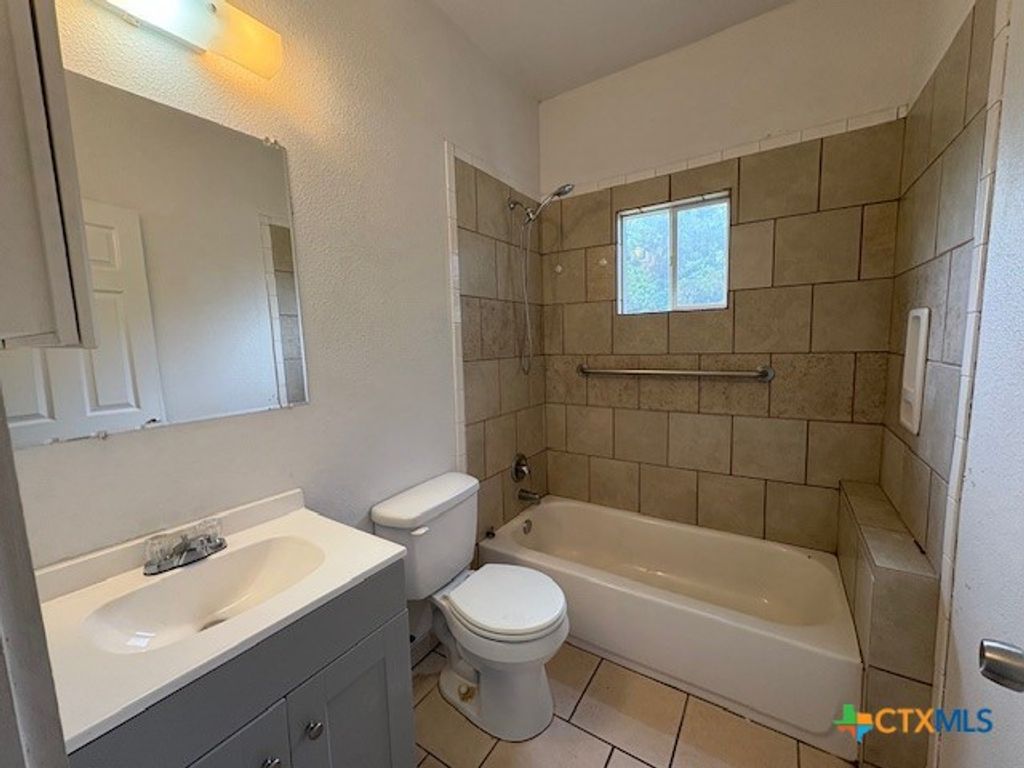 Image 8 of property listing at 1017 W Nueces Street, Victoria, TX 77901