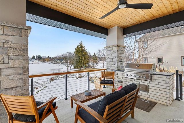 7020 Driftwood Drive, Fenton, MI 48430