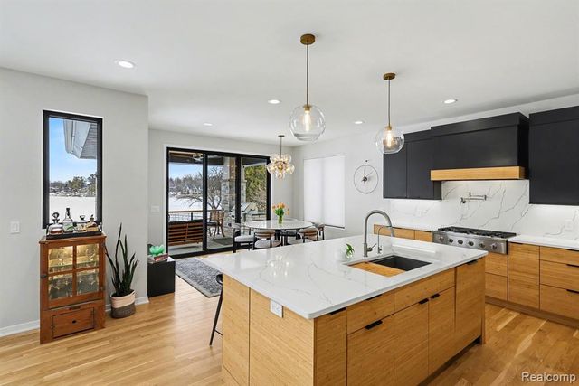 7020 Driftwood Drive, Fenton, MI 48430